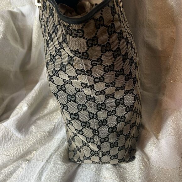 Gucci Beige and Black Patterned Tote - Picture 7 of 16